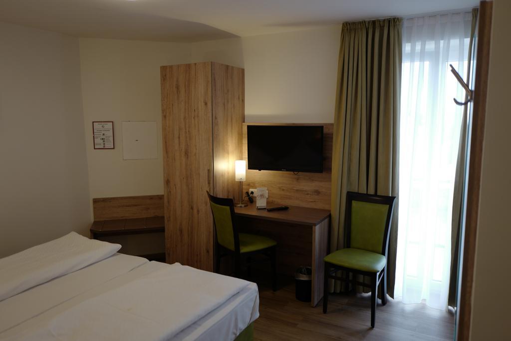 Hotel Stern Gersthofen Eksteriør bilde