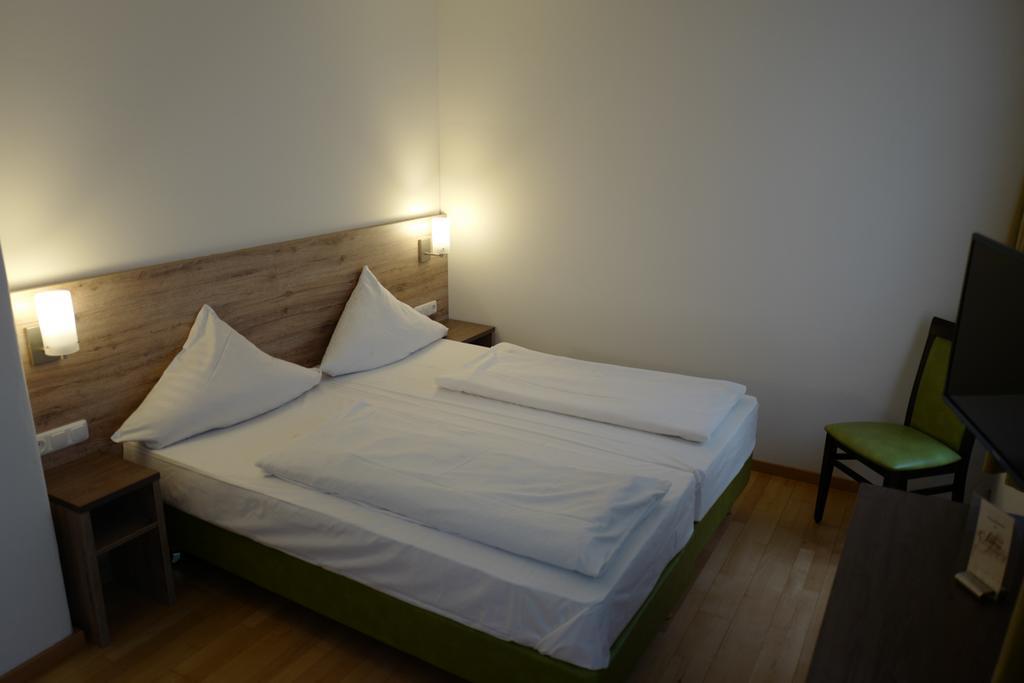 Hotel Stern Gersthofen Eksteriør bilde
