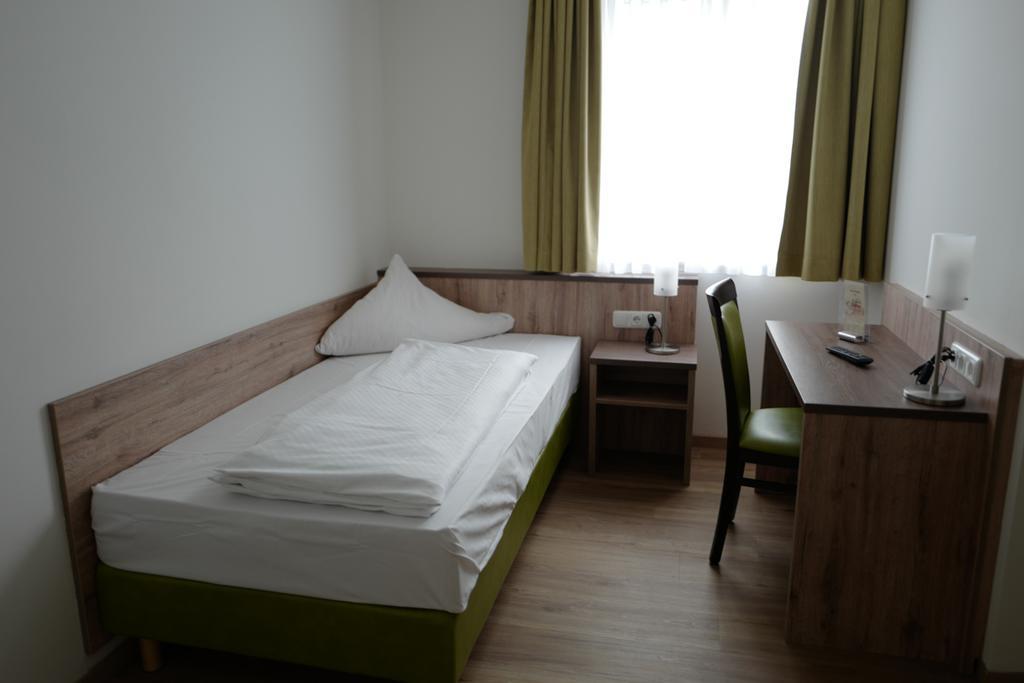 Hotel Stern Gersthofen Eksteriør bilde