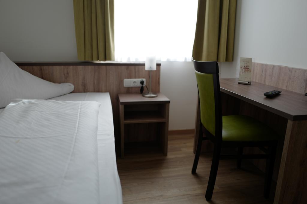 Hotel Stern Gersthofen Eksteriør bilde