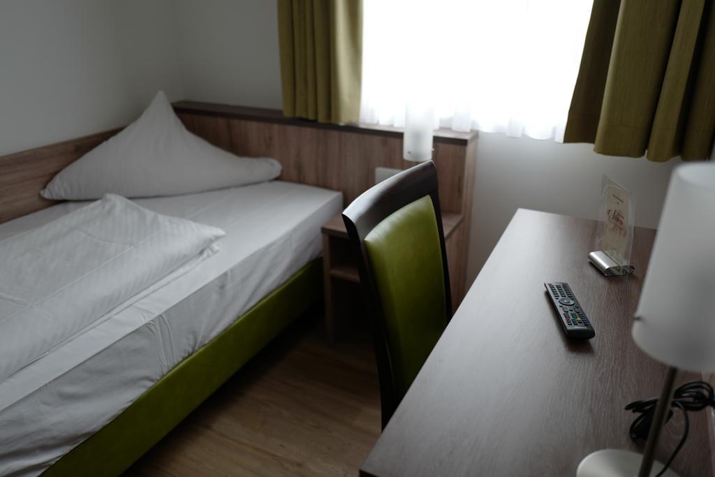 Hotel Stern Gersthofen Eksteriør bilde